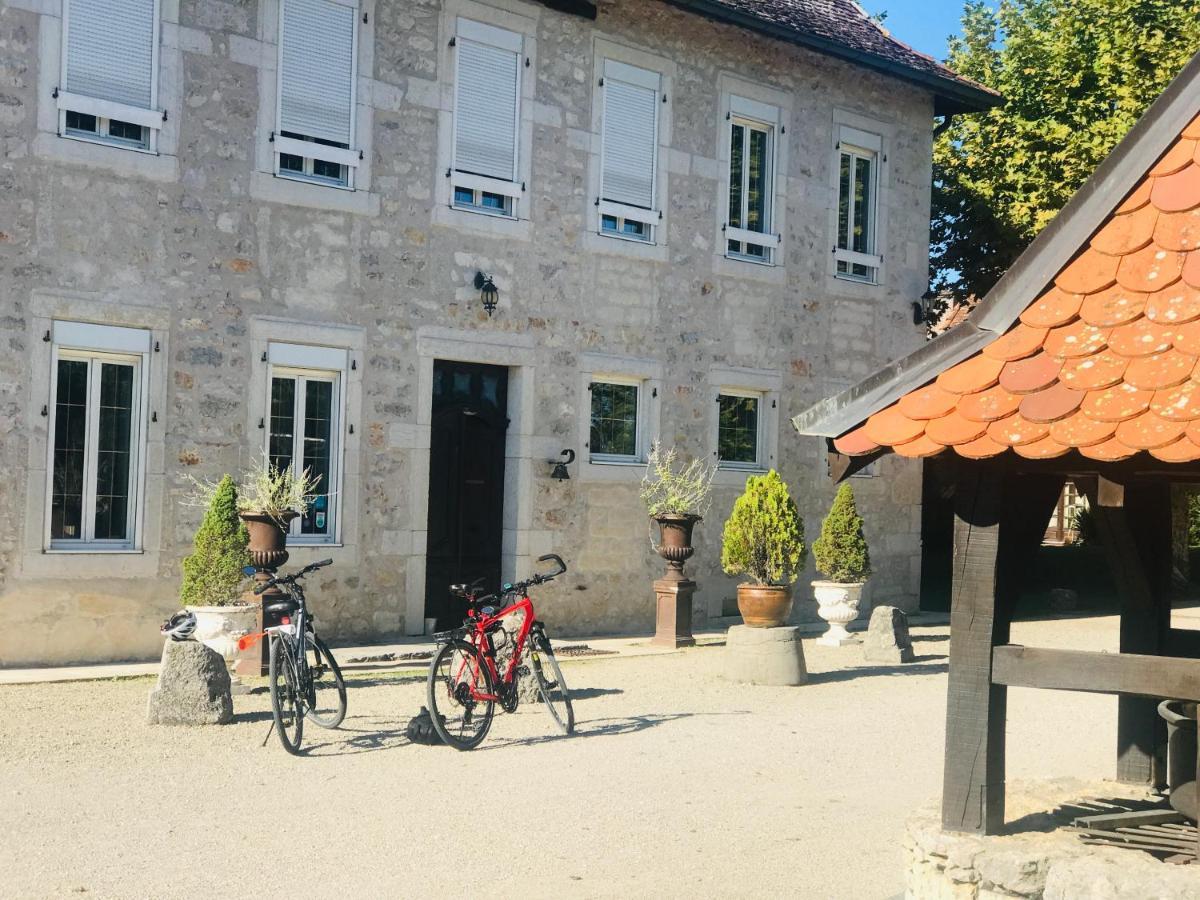 Domaine Du Manoir Bed & Breakfast Les Avenières Dış mekan fotoğraf